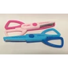 Kép 2/2 - *49450 OLLÓ CIKK-CAKK 13,6cm DELI neon