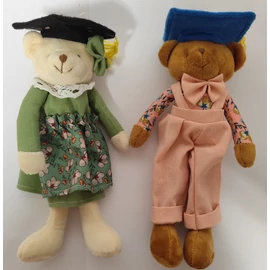 *21147 BALLAGÁSI PLÜSS maci  álló, ünneplőben