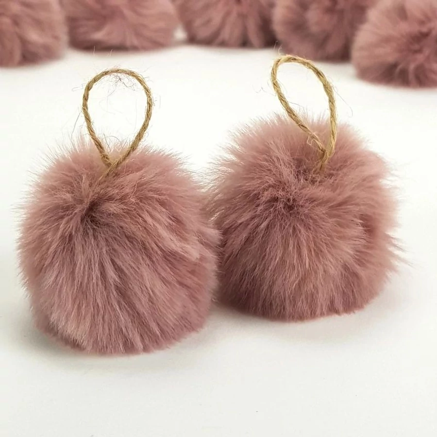 *61702 SZŐRGOMBÓC pihe-puha akasztóval, 4 színben  6cm