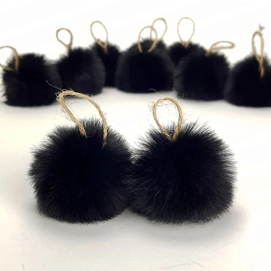 *61702 SZŐRGOMBÓC pihe-puha akasztóval, 4 színben  6cm