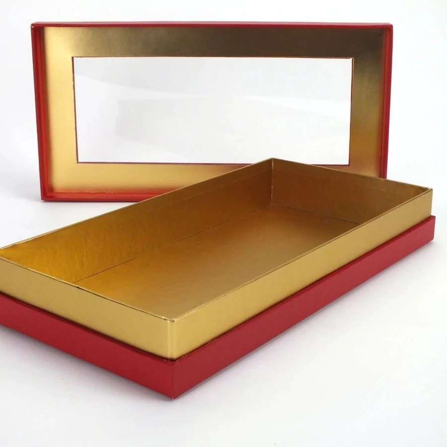 *61713 DÍSZDOBOZ papír, átlátszó tetővel, arany belsővel 30*15,5*4,5cm